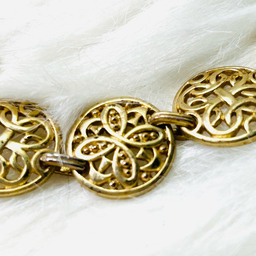 VINTAGE Gold Tone Filigree Medallion Necklace - Picture 3 of 5